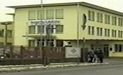 Datei:1995 Gebäude Beschriftung Naxos-Union und Pittler und Diskus Werke.png