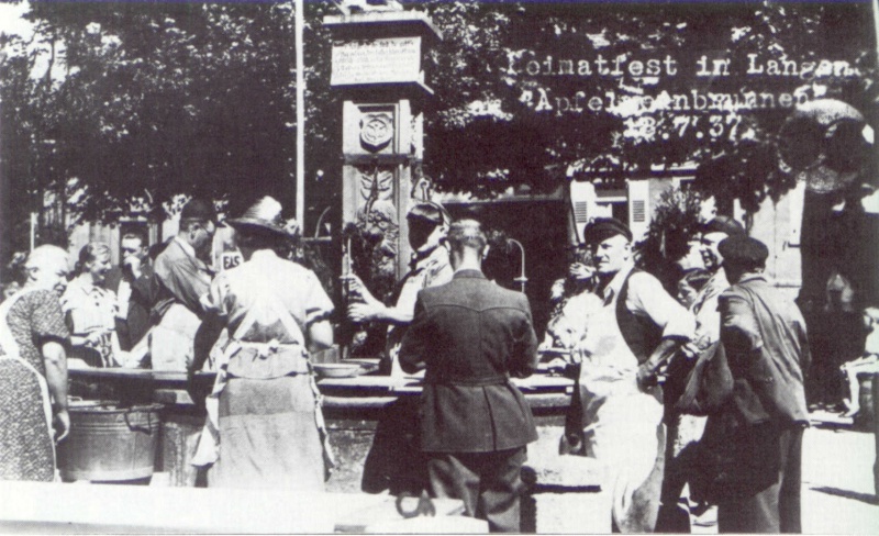 Datei:1937-07-18 Vierröhrenbrunnen Heimatfest.jpg