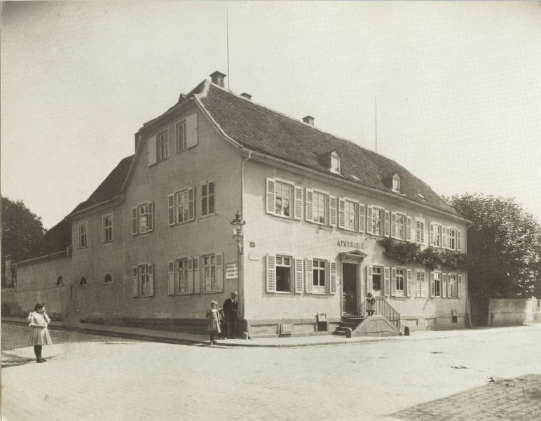 Datei:1920 Langen Münchsche Apotheke.jpg