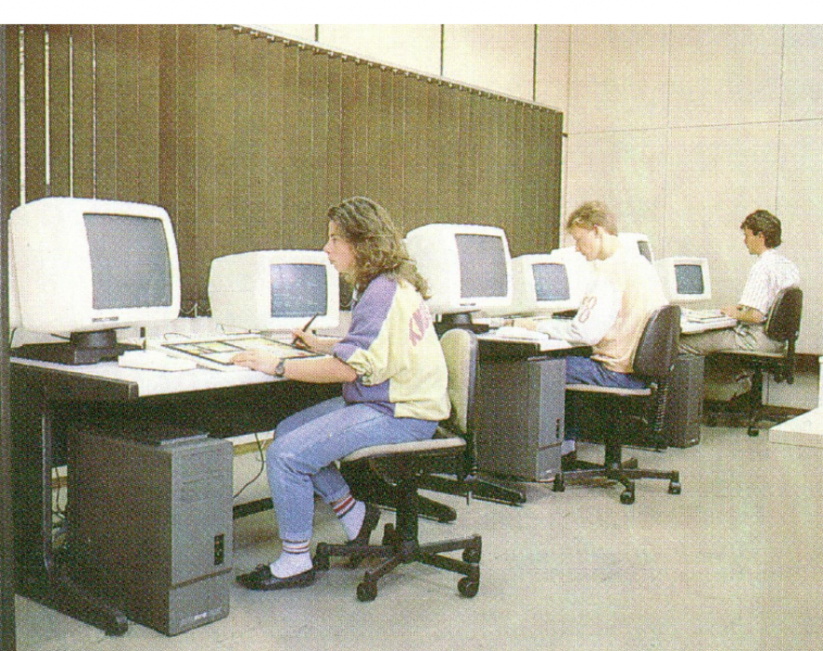 Datei:1986 Pittler Lehrwerkstätten CAD Schulung Technische Zeichner.png